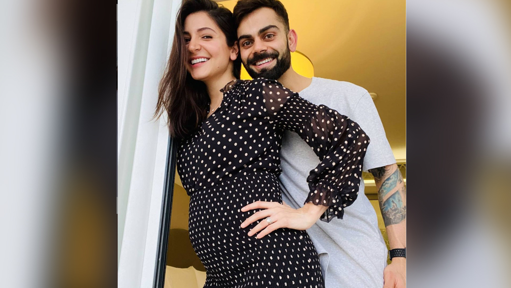 জানুয়ারিতে আসতে চলেছে পরিবারের নতুন সদস্য, বিরুষ্কা নিজেই জানিয়েছিলেন অনুরাগীদের। সে ছবিও ভাইরাল হয়ে যায়।