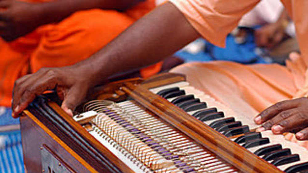 পরে এক হারমোনিয়াম বাদককে বিয়ে করেন জদ্দনবাঈ। তাঁর নাম ছিল উস্তাদ ইরশাদ মীর খান। আনোয়ার হুসেন নামে তাঁদেরও এক সন্তান হয়।