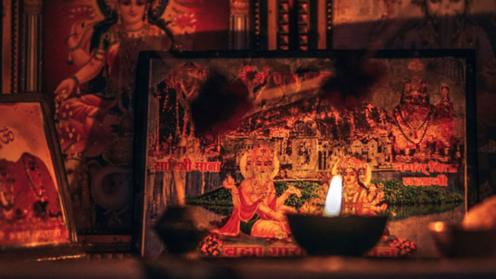 স্বামীর সঙ্গে জদ্দনবাঈও অনেক সময় হিন্দু রীতি-নীতি নিয়ে চর্চা করতেন। জদ্দনবাঈয়ের হিন্দু নাম ছিল জয়াদেবী ত্যাগী।