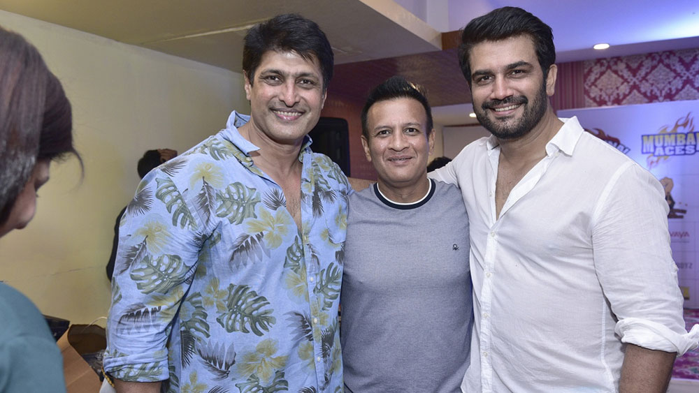 যখনই কিছু বলতে যেতেন তোতলামির জন্য শুরুতেই তাঁকে থামিয়ে দিতেন বন্ধুরা। গ্বালিয়রের সেই তোতলা ছেলেই আজ বলিউডের জনপ্রিয় অভিনেতা। ইন্ডাস্ট্রির বহু ফিল্মের সেরা চরিত্রের হয়ে তিনিই ডাবিং করেছেন।