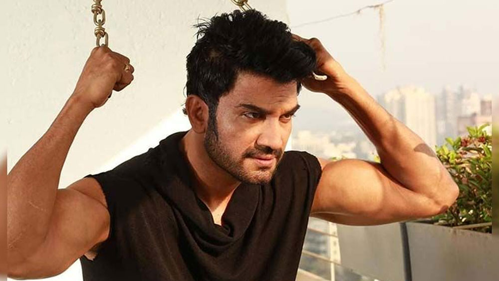 এই কলেজে সমস্ত উচ্চবিত্ত পরিবারের ছেলেমেয়েরা পড়তেন। বন্ধুদের সঙ্গে অনেক সময়ই শরদ রেস্তরাঁয় খেতে গিয়ে অপ্রস্তুত হয়ে পড়তেন। কারণ বিল দেওয়ার টাকা তিনি দিতে পারতেন না।