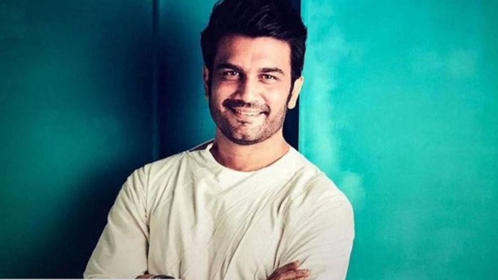 কথা বলার সমস্যা থেকে বেরিয়ে আসার পরই ক্রমে টেলিভিশনের খুবই পরিচিত মুখ হয়ে ওঠেন শরদ। প্রচুর সিরিয়ালে সুযোগ পেতে শুরু করেন তিনি।