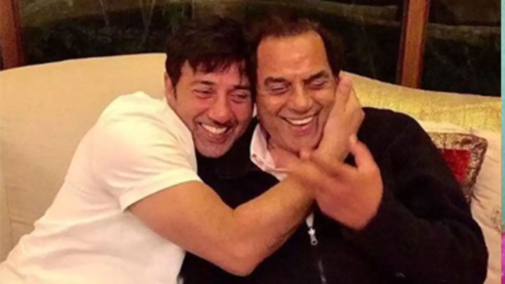 তারকাদের জীবন মূলত খোলা বই। তারকাদের এবং তাঁদের সঙ্গে পরিবারের প্রতিটি সদস্যদের জীবন নিয়ে প্রায় কিছুই অজানা থাকে না মিডিয়ার। সবটাই ক্যামেরায় ধরা পড়ে।