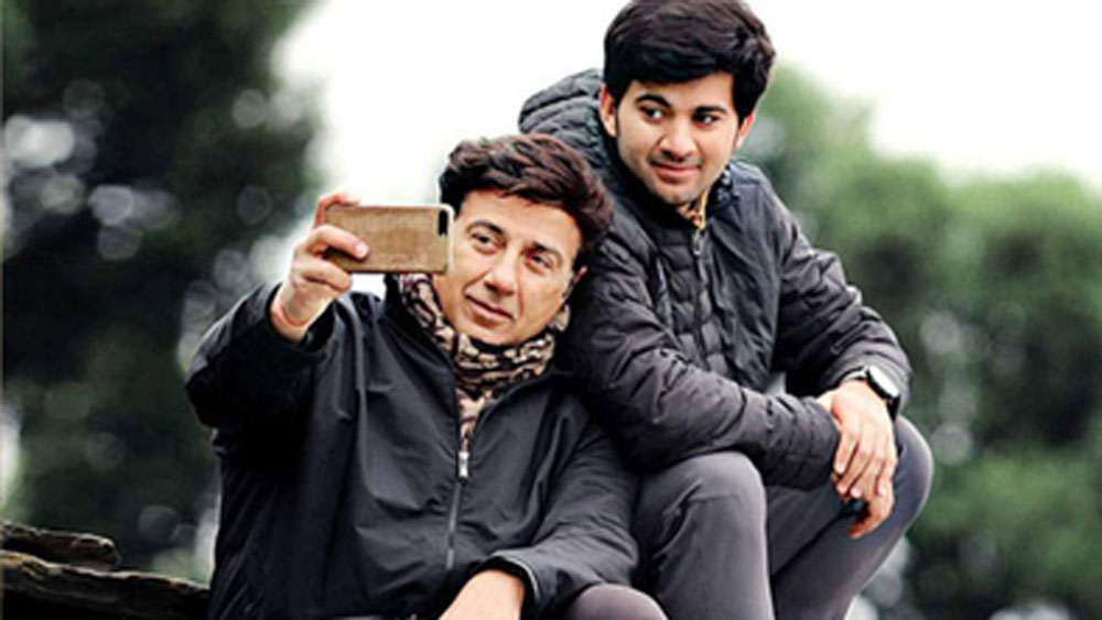 এই বিষয়টিই অমৃতার সন্দেহের কারণ হয়ে দাঁড়ায়। তিনি খোঁজ খবর নিয়ে জানতে পারে্ন, প্রায়ই লন্ডনে যান সানি। জানতে পারেন, সানি বিবাহিত এবং তাঁর স্ত্রী পূজা লন্ডনে থাকেন।