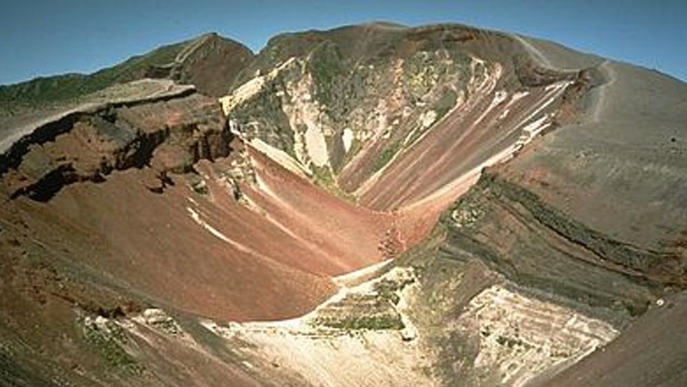 প্রথমে ভাবা হয়েছিল ১৮৮৬ খ্রিস্টাব্দে আগ্নেয়গিরি তারাওয়েরা-র অগ্ন্যুৎপাতে বিলীন হয়ে গিয়েছে এই দু’টি উষ্ণ প্রস্রবণও। কিন্তু পরে তাদের অস্তিত্ব আবার খুঁজে পাওয়া যায়।