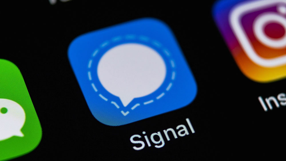 এতে একটি নির্দিষ্ট সময়ের পর মেসেজ মুছে ফেলা যায়। অর্থাৎ ব্যবহারকারী যদি চান তাঁর পাঠানো কোনও মেসেজ ৫ মিনিট কিংবা এক সপ্তাহ পর মুছে ফেলবেন, তাহলে মেসেজটি পাঠানোর সময় সেই নির্দিষ্ট সময় সেট করে দিতে পারেন। তাহলেই ৫ মিনিট কিংবা এক সপ্তাহ পরে সেটি নিজে থেকেই মুছে যাবে।