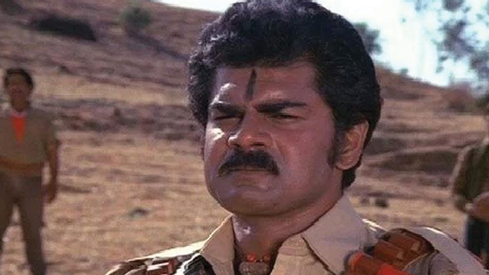 ‘কালা পাত্থর’-এ ধন্নার চরিত্রে অভিনয়ের সুযোগ পান শরৎ। এর পর থেকে তিনি ক্রমে নেগেটিভ রোলেই অভিনয়ের সুযোগ পেতে থাকেন। দিনের শেষে তাঁকে হতাশা গ্রাস করত। কারণ ক্রমাগত খলনায়কের ভূমিকায় অভিনয় করতে তাঁর ভাল লাগত না। কিন্তু তত দিনে তাঁর বিয়ে হয়ে গিয়েছে। জন্ম হয়েছে প্রথম সন্তানেরও। ফলে সংসারের দিকে তাকিয়ে অভিনয় করে যাওয়া ছাড়া উপায় ছিল না।