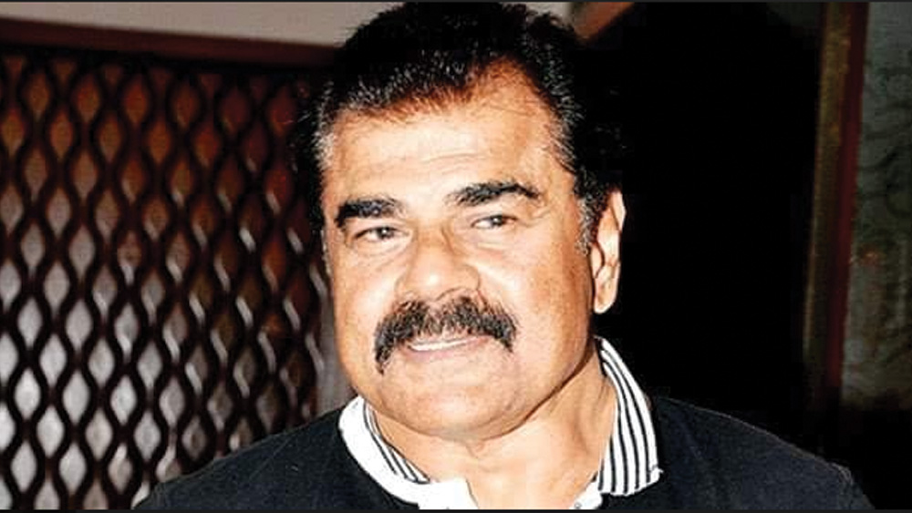 এক সময় এ রকমও হয়েছিল তাঁর ব্যাঙ্কে মাত্র ৫০০ টাকা পড়েছিল। এ দিকে হাতে কোনও কাজও ছিল না। বাধ্য হয়ে টেলিফোন ডাইরেক্টরি খুলে তিনি ইন্ডাস্ট্রির যত জনের নাম পেয়েছিলেন, সকলকে ফোন করে কাজ চাইতে থাকেন।