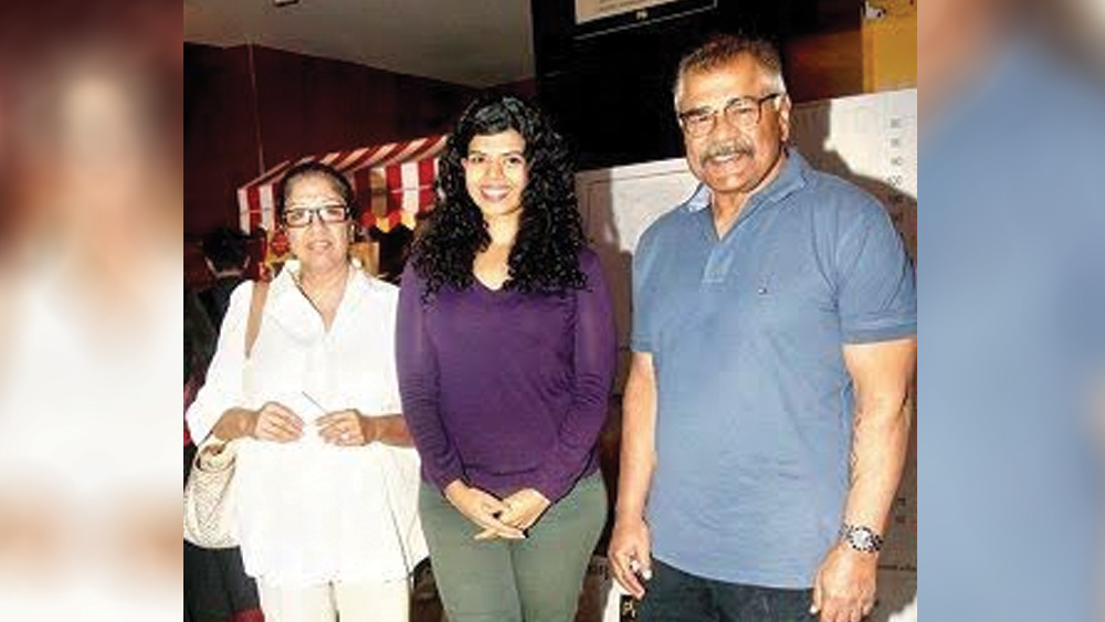 ৪৫ বছর পেরিয়ে গিয়েছে, বলিউডে কাজ করছেন শরৎ। তবে তাঁর ছেলে ছবির জগতে পা রাখতে আগ্রহী নন। তিনি কানাডায় থাকেন। শরতের মেয়ে বীরা কাজ করেছেন ‘হান্টার’ ছবিতে। তাঁকে ‘রেস’ ছবিতে গানের সুযোগও দিয়েছেন সলমন খান।