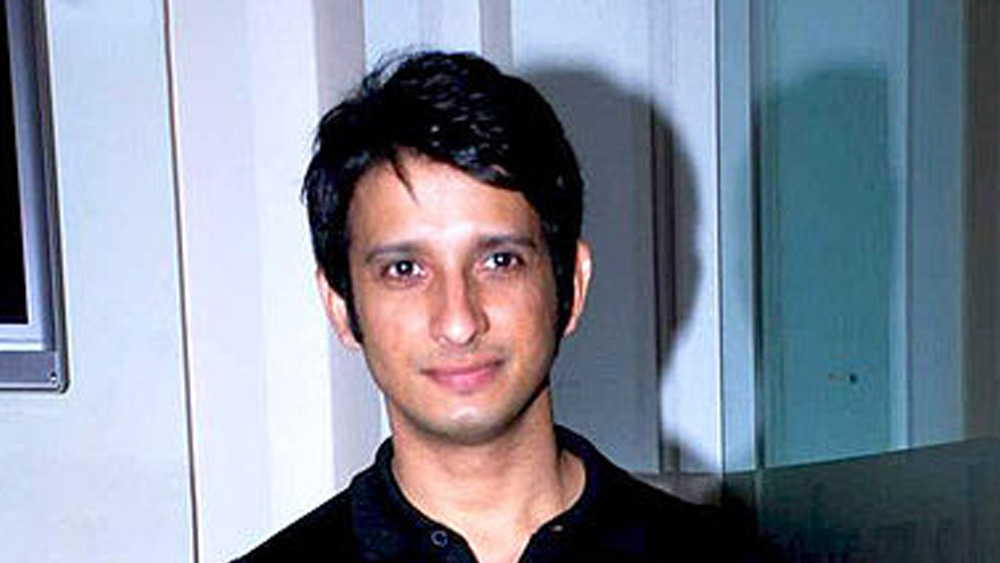 ২০১২ সালে ‘থ্রি ব্যাচেলর্স’ মুক্তি পায়। ছবিটির কাজ শুরু হয়েছিল ১০ বছর আগে। মুক্তি পায় ১০ বছর পরে। শরমনের অভিযোগ ছিল, প্রযোজকরা তাঁর জনপ্রিয়তাকে কাজে লাগিয়েছেন। কেরিয়ারের সেই মুহূর্তে এ রকম একটি ছবি মুক্তি পাওয়া শরমনের কেরিয়ারকে এক ধাক্কায় পিছিয়ে দেয় অনেকটাই।