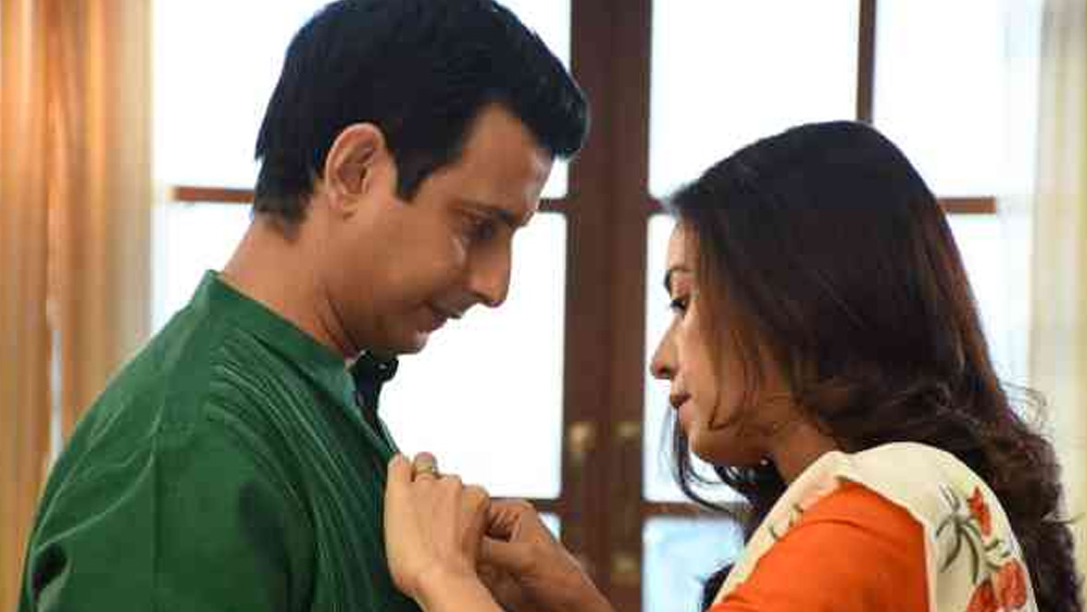 কমেডি ছবি থেকে তিনি তো মুখ ফিরিয়ে নিয়েইছিলেন। এ বার সিরিয়াস ছবির সুযোগও তাঁর কাছ থেকে ক্রমে দূরে সরে যেতে থাকল। ধীরে ধীরে তিনি ফিরে গেলেন শূন্যতে, যেখান থেকে শুরু করেছিলেন, সেই বিন্দুতে।