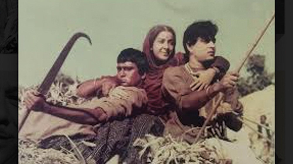 সাজিদকে দিয়ে অভিনয় করাতেও বেশি শেখাতে হয়নি মেহবুব খানকে। এমনকি, তিনি সাজিদকে দেখিয়েই চরিত্রের ধরন বোঝাতেন সুনীল দত্তকেও।