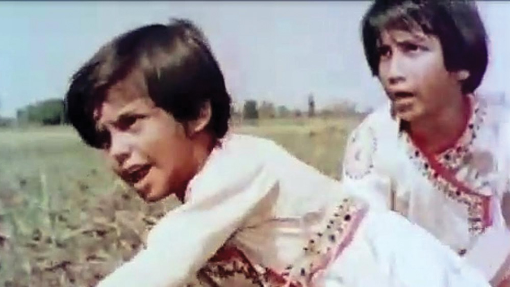 নিজের প্রথম স্ত্রীর সন্তানদের পাশাপাশি দ্বিতীয় স্ত্রীর দত্তক সন্তান সাজিদকেও সম্পত্তির অংশ দিয়ে গিয়েছিলেন মেহবুব খান। তার মধ্যে মেহবুব স্টুডিয়োর অংশ ছাড়াও ছিল অন্যান্য স্থাবর ও অস্থাবর সম্পত্তি। কিন্তু সেই উত্তরাধিকার নিয়ে মামলা গড়িয়েছিল আদালত পর্যন্ত। এখনও আইনি জট কাটেনি।