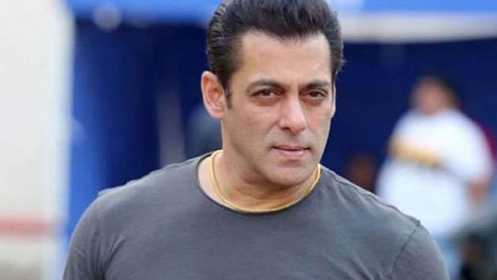 বরং সলমনের আদবকায়দা, হেয়ার স্টাইল সব কিছুকেই অনুসরণ করেন অনেকে, তাঁর মতো দেখতে হতে চান। সেখানে রিচার এমন মন্তব্যের কারণ কী?