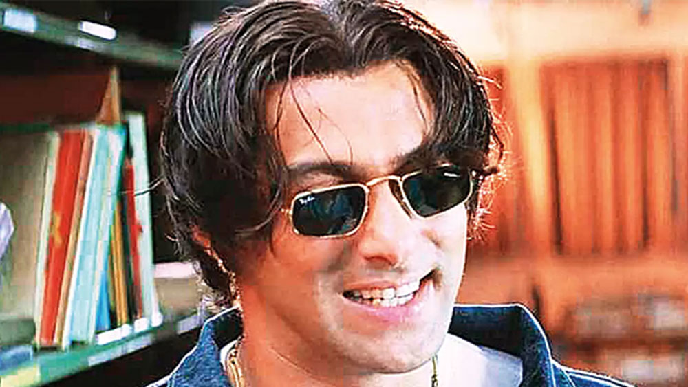 নিজের বিয়েতে কোনও ভাবেই নিজেকে এ রকম রূপে দেখতে চাইছিলেন না তিনি। তাঁর কথায়, এটা অনেকটা ‘তেরে নাম’ ফিল্মে সলমনের হেয়ার স্টাইলের মতো হয়ে যেত।