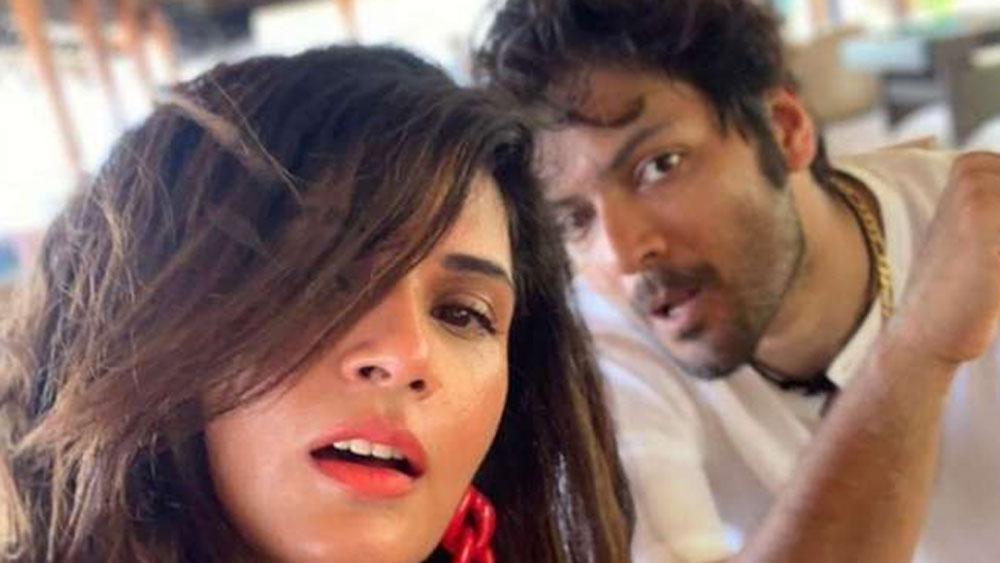 অতিমারির কারণে গত এপ্রিলে রিচার অবশ্য বিয়ে হয়নি। এই পরিস্থিতি কাটলে তার পরই বিয়ের অনুষ্ঠান করতে চান রিচা এবং আলি।