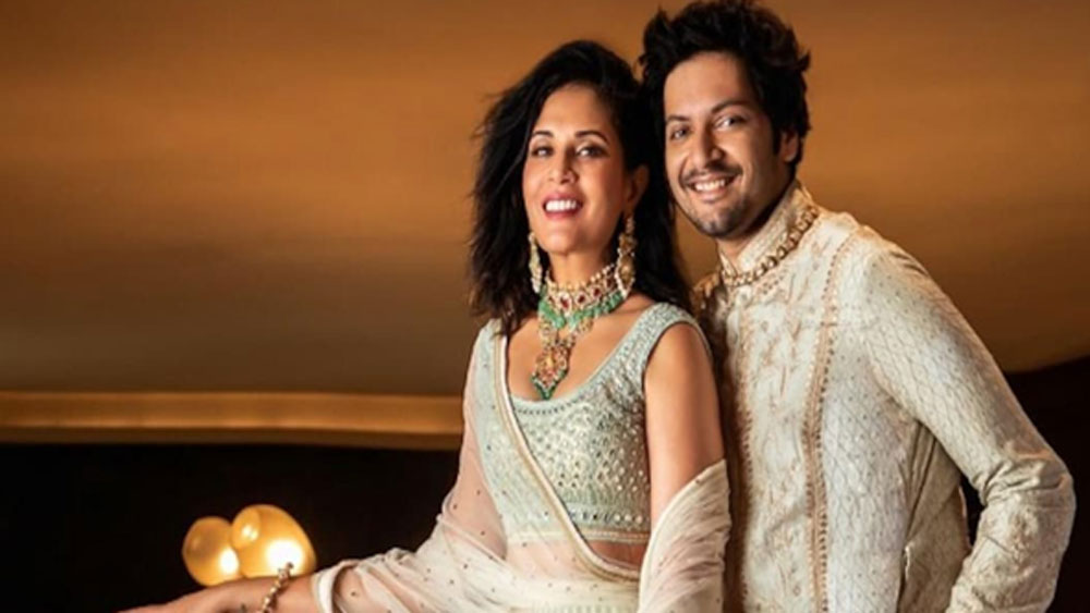 আপাতত আরব সাগরের তীরে নিজেদের ভালবাসার বাড়ি খুঁজে পেয়েছেন রিচা এবং আলি। সেখানেই একসঙ্গে কাটাচ্ছেন তাঁরা।