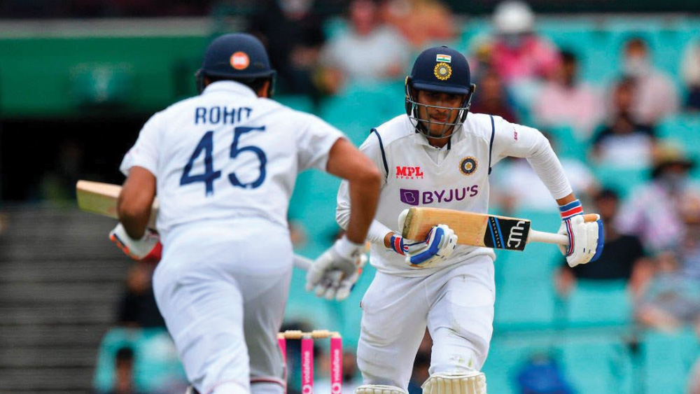 ধুঁকতে থাকা ভারতীয় ওপেনিং জুটিকে যেন অক্সিজেন দিলেন রোহিত শর্মা এবং শুভমন গিল। তাঁদের পার্টনারশিপ শক্ত জমি তৈরি করে দিচ্ছে লড়াইয়ের। শুরুতেই পেয়ে যাওয়া অ্যাডভান্টেজ কাজে লাগিয়ে রানের পাহাড় গড়ছে ভারতীয় মিডল অর্ডার।