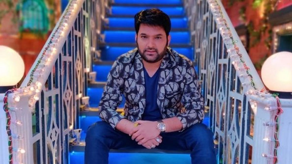 তাঁর ভ্যানিটি ভ্যানে শীতাতপ নিয়ন্ত্রিত যন্ত্র, বড় টেলিভিশন রয়েছে। মেঝেয় এলইডি আলো লাগানো রয়েছে।