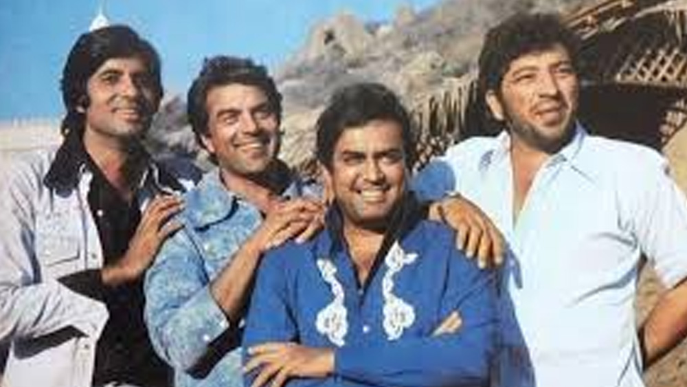 কিন্তু শ্যুটিং শুরু হতেই দেখা দিল বিপত্তি। এমনিতেই বড় তারকাদের সঙ্গে কাজ করবেন বলে আমজাদ কিছুটা নার্ভাস ছিলেন। তার উপর তামাক চিবোতে চিবোতে কিছুতেই সংলাপ বলতে পারছিলেন না। তাঁকে সময় দিতে রাজি ছিলেন রমেশ সিপ্পি। শেষে দু’দিন ধরে ৪০ বার টেক নেওয়ার পরে আমজাদের সংলাপ বলার ধরন পছন্দ হয় পরিচালকের। ক্যামেরায় গব্বর বলেন, ‘কিতনে আদমি থে?’