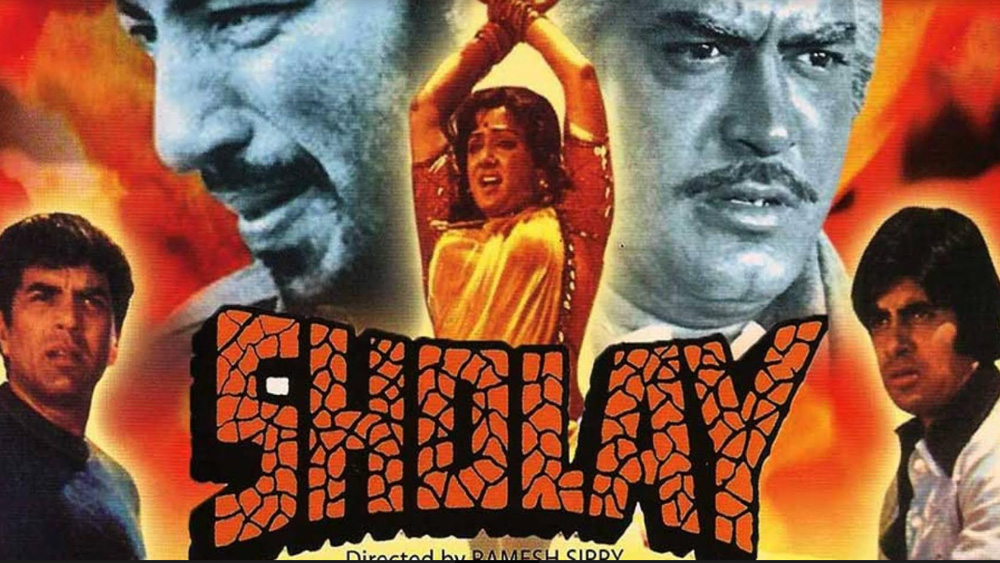 হলে মুক্তি পাওয়ার পরে ‘শোলে’ নিয়ে মতামত আমূল পাল্টে গেল। সমালোচকরা যে ছবি থেকে মুখ ফিরিয়ে ছিলেন, দর্শকরা তাকেই মাথায় তুলে নিলেন। বলিউডের মাইলফলক ছবির মধ্যে জায়গা করে নিল এই ছবি।