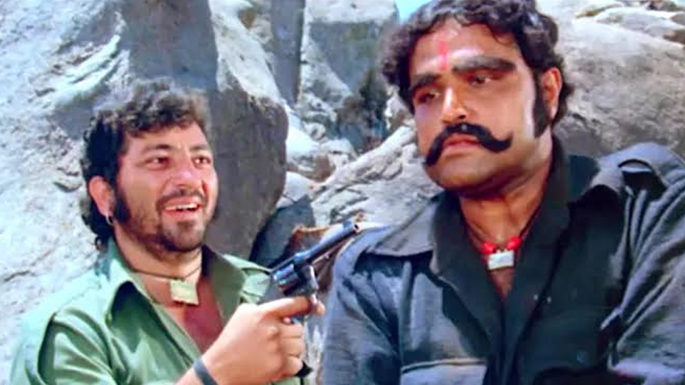 ‘দ্য গ্রেট গ্যাম্বলার’ ছবির শ্যুটিংয়ে যে দুর্ঘটনা হয়েছিল, তার পর আমজাদের ওজন অস্বাভাবিক হারে বেড়ে যায়। তিনি আর গব্বর সিংহের মতো চরিত্রে অভিনয়ের সুযোগ পাননি। বরং সরে যান পার্শ্বচরিত্রে এবং কৌতুকাভিনয়ে।