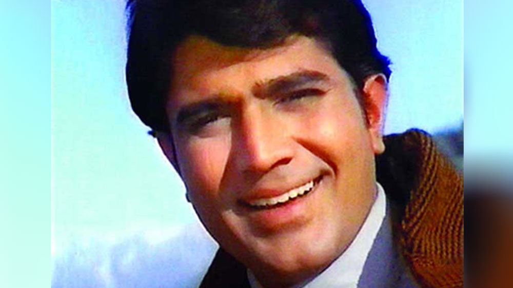 এক দিকে যেমন এ নিয়ে পরিচালক এবং তাঁর সহ অভিনেতা, অভিনেত্রীদের বিরক্তির কারণ হয়ে উঠছিলেন তিনি, অন্য দিকে তাঁর অভিনয় দর্শকদের কাজে একঘেয়ে লাগতে শুরু করে।