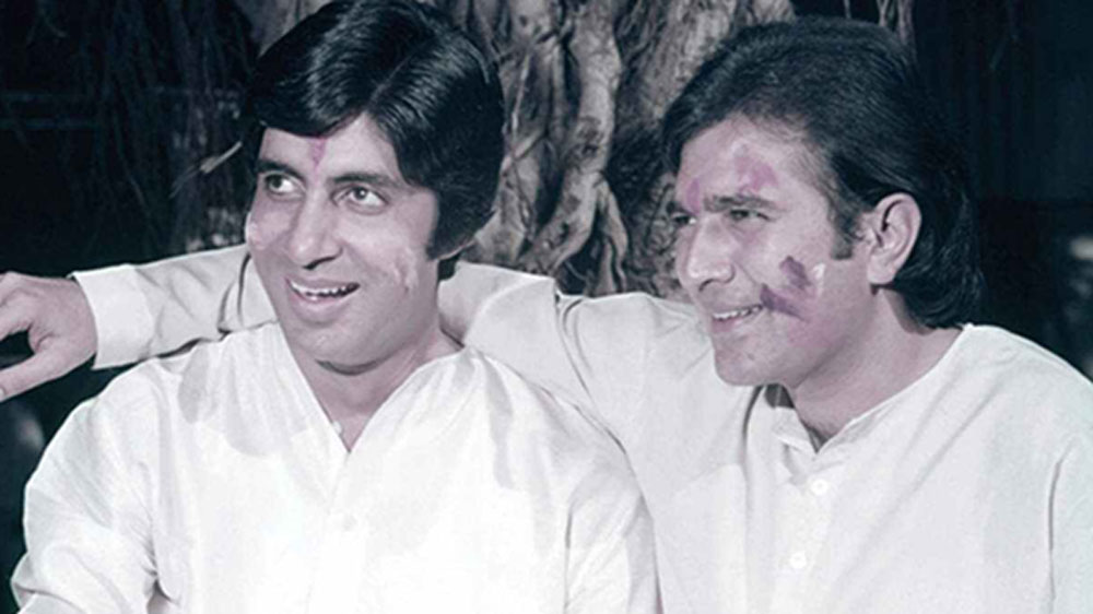 অভিনয় একঘেয়ে লাগার কারণ রাজেশের একটা ছোট ভুল। তিনি মূলত যে ধরনের ফিল্ম করতেন তার বাইরে তিনি বার হতে পারতেন না। তার উপর ইন্ডাস্ট্রিতে অমিতাভ বচ্চনের ডেবিউ হযে গিয়েছিল।