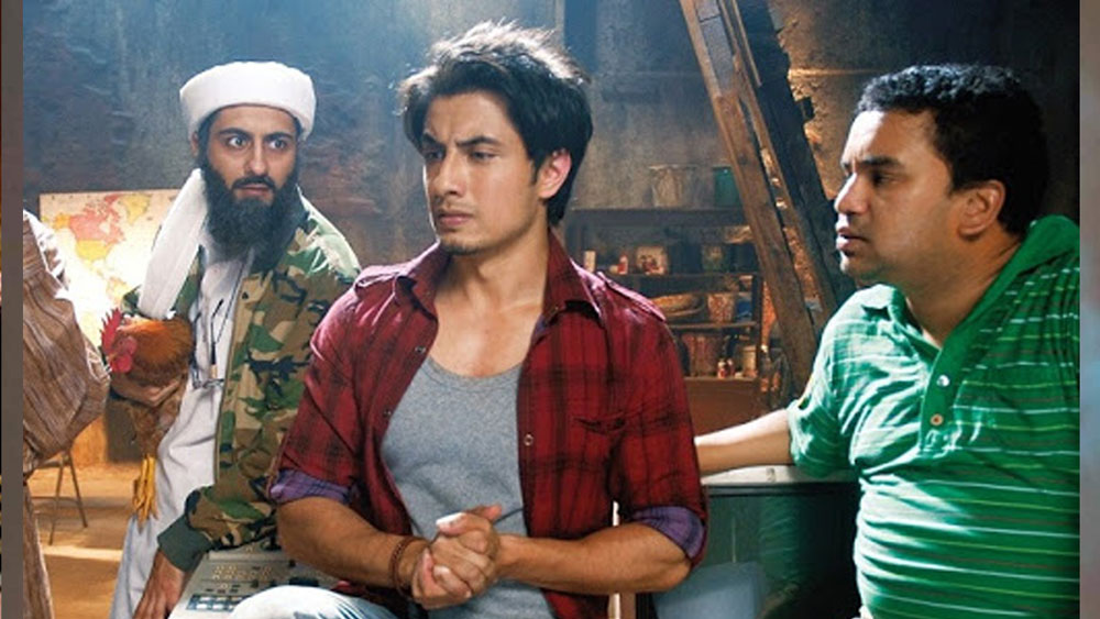 অভিনয়ের পাশাপাশি আলি জনপ্রিয় গায়কও। ২০১০ সালের ফিল্ম ‘তেরে বিন লাদেন’-এ বলিউডে ডেবিউ করেন।