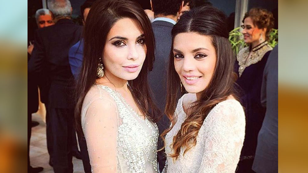 সম্প্রতি তিনিও আলির বিরুদ্ধে একই অভিযোগ আনেন। সোশ্যাল মিডিয়ায় লীলা একের পর এক পোস্ট করেন আলির বিরুদ্ধে। আলি তাঁকে বারবারই কুপ্রস্তাব দিয়েছেন, তাঁর সঙ্গে অভব্য আচরণ করেছেন, অভিযোগ লীনার।