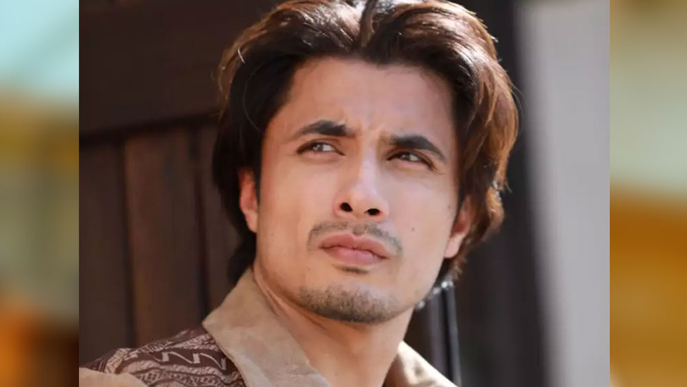 তবে এ সবে তেমন কিছুই যায় আসেনি আলির। তিনি সবটাই অস্বীকার করে জানিয়েছেন, তাঁর বিরুদ্ধে চক্রান্ত হচ্ছে।