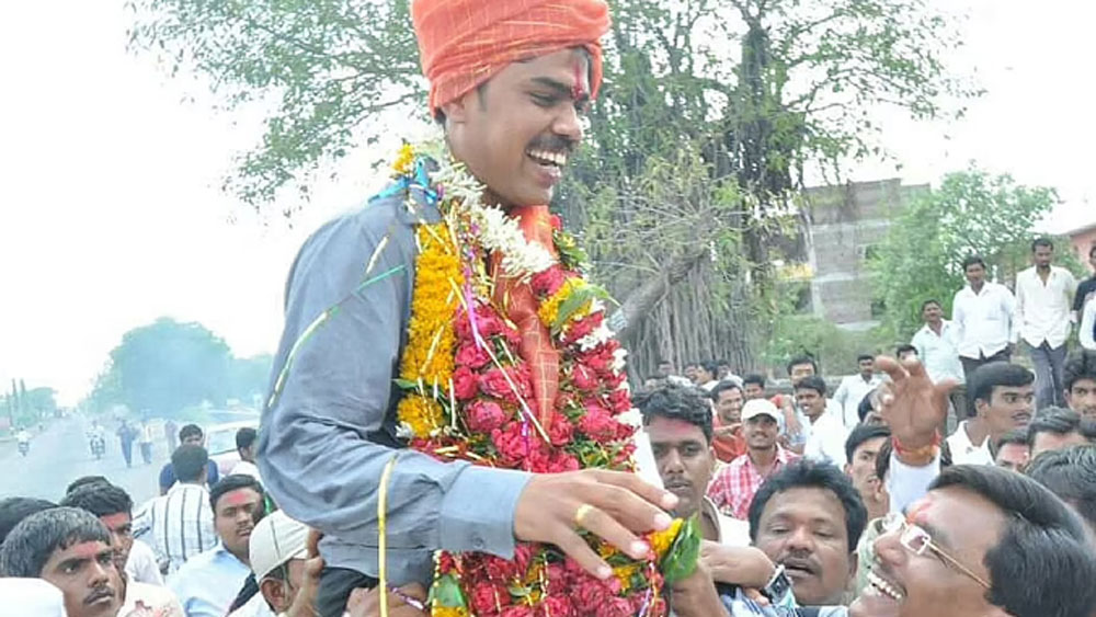 অবশেষে ২০১২ সালে তিনি আইএএস পরীক্ষায় সফল হন। এর কয়েক মাস পরে এমপিএসসি (মহারাষ্ট্র পাবলিক সার্ভিস কমিশন)-এর ফল প্রকাশ হয়। রমেশ সেই পরীক্ষায় প্রথম হয়েছিলেন।