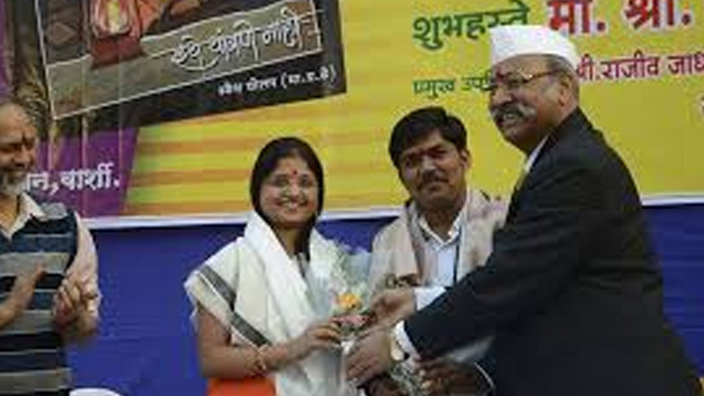 আর্থিক সমস্যা, শারীরিক বাধা সব কিছুকেই ছাপিয়ে গিয়েছে তাঁর দৃঢ় চেতনা। সেই চেতনাতে ভর করে আজ তিনি আইএএস অফিসার।