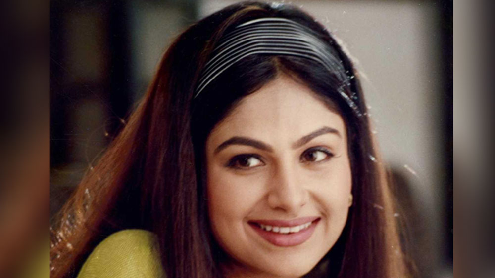 প্রথম থেকেই আয়শার নিষ্পাপ চেহারা মনে ধরেছিল দর্শকদের। ১৯৯০ সালে ‘মিত মেরে মন কে’ ফিল্মে প্রথম নায়িকার ভূমিকায় আত্মপ্রকাশ তাঁর।