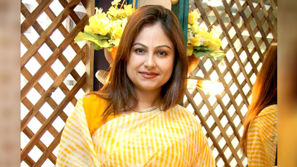 কিন্তু খুব বেশি দিন বলিউড কেরিয়ার দীর্ঘ করেননি। কেরিয়ারের শীর্ষে থাকাকালীনই আয়শা বিয়ে করে নেন সমীর ভাসিকে। বিয়ের পরে স্পা, রিসর্ট, বুটিক-সহ একাধিক ব্যবসার কাজে স্বামীর ব্যস্ততার শরিক তিনিও।