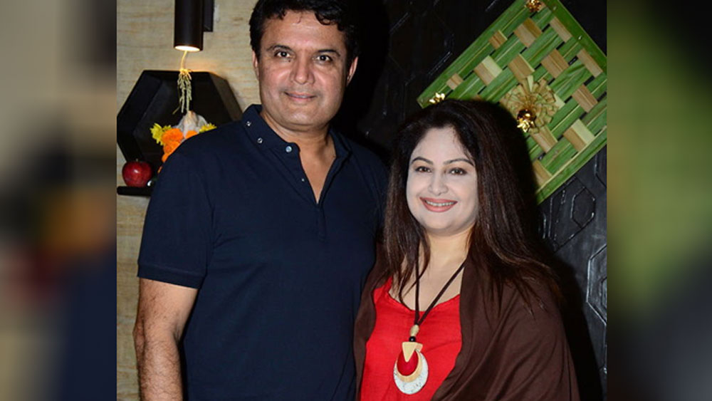 আয়শা প্রচুর সামাজিক কাজের সঙ্গে যুক্ত। এর উপর স্বামীর সঙ্গে ব্যবসাও সামলান তিনি। অত্যন্ত ব্যস্ত হয়ে উঠেছেন।