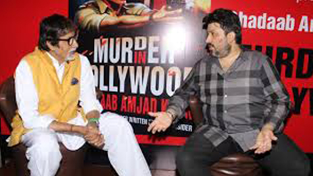 চিত্রনাট্যের পাশাপাশি থ্রিলারও লিখেছেন শাদাব। ২০১৫ সালে মুক্তি পায় তাঁর লেখা থ্রিলার, ‘মার্ডার ইন বলিউড’। গব্বর সিংহের ছেলের লেখা এই থ্রিলার প্রকাশ করেন স্বয়ং জয়, অর্থাৎ অমিতাভ বচ্চন। আমজাদের মৃত্যুর পরেও তাঁর পরিবারের সঙ্গে ঘনিষ্ঠ যোগাযোগ রয়েছে অমিতাভের। তাঁকে পিতৃপ্রতিম বলে মনে করেন শাদাব।