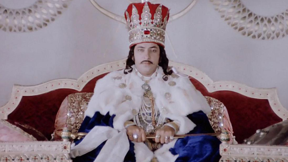 আমজাদ খান অভিনয় করেছেন শতাধিক ছবিতে। কিন্তু তাঁর ছেলে শাদাবের ছবি গুনতে বসলে হাতের দু’ আঙুলের করও পার হয় না। কেরিয়ার নিয়ে আক্ষেপ তো আছেই। তার থেকেও শাদাবের বেশি দুঃখ এই ভেবে যে বলিউডে আমজাদের মূল্যায়ন ঠিকমতো হয়নি। জন্মদিন বা মৃত্যুবার্ষিকীতে ইন্ডাস্ট্রির কেউ মনেও রাখেন না অভিনেতাকে, দুঃখ তাঁর ছেলের।