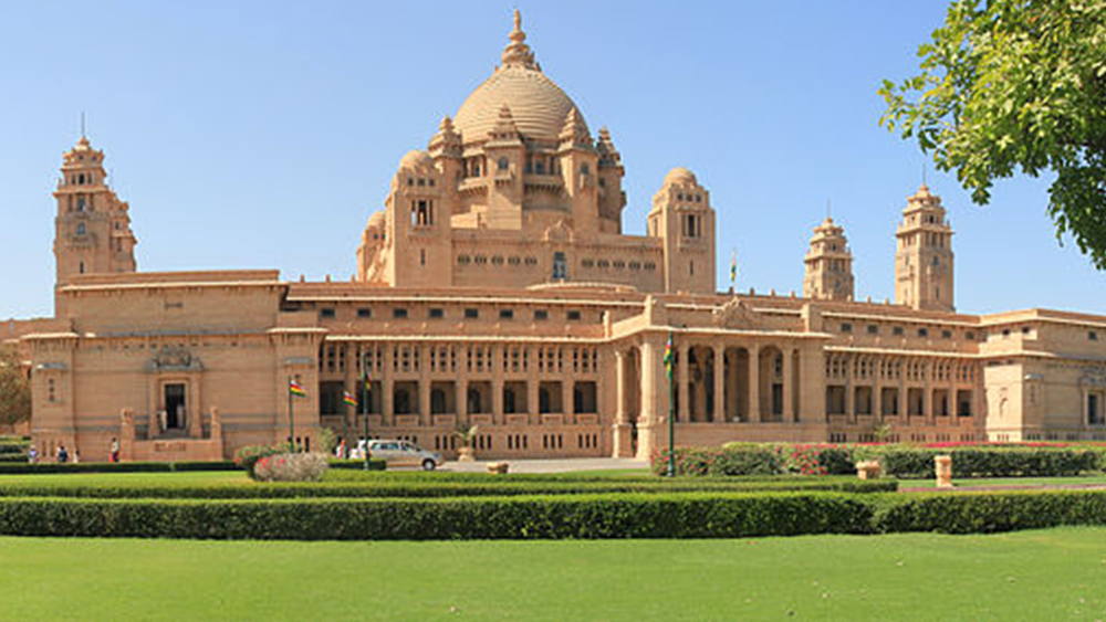 যোধপুরের অন্যতম আকর্ষণ উম্মেদ প্রাসাদের একটি অংশে পরিবার নিয়ে থাকেন মহারাজা গজ সিংহ দ্বিতীয়। বাকি অংশে আছে সংগ্রহশালা। এ ছাড়া বাকি অংশ এখন বিলাসবহুল হোটেল। রক্ষণাবেক্ষণ করে তাজ গ্রুপ।