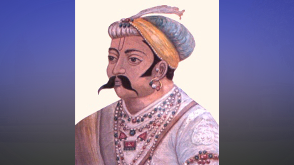 কথিত, ১৪৫৯ খ্রিস্টাব্দে যোধপুর রাজবংশের তৎকালীন প্রধান রাও যোধাকে অভিশাপ দিয়েছিলেন এক তান্ত্রিক। প্রাসাদ নির্মাণের জন্য তান্ত্রিককে তাঁর গুহা থেকে উৎখাত করতে উদ্যত হয়েছিলে রাজকর্মচারীরা। তান্ত্রিকের অভিশাপ ছিল, এই বংশের শাসন বার বার বিঘ্নিত হবে খরা ও দুর্ভিক্ষের কারণে।