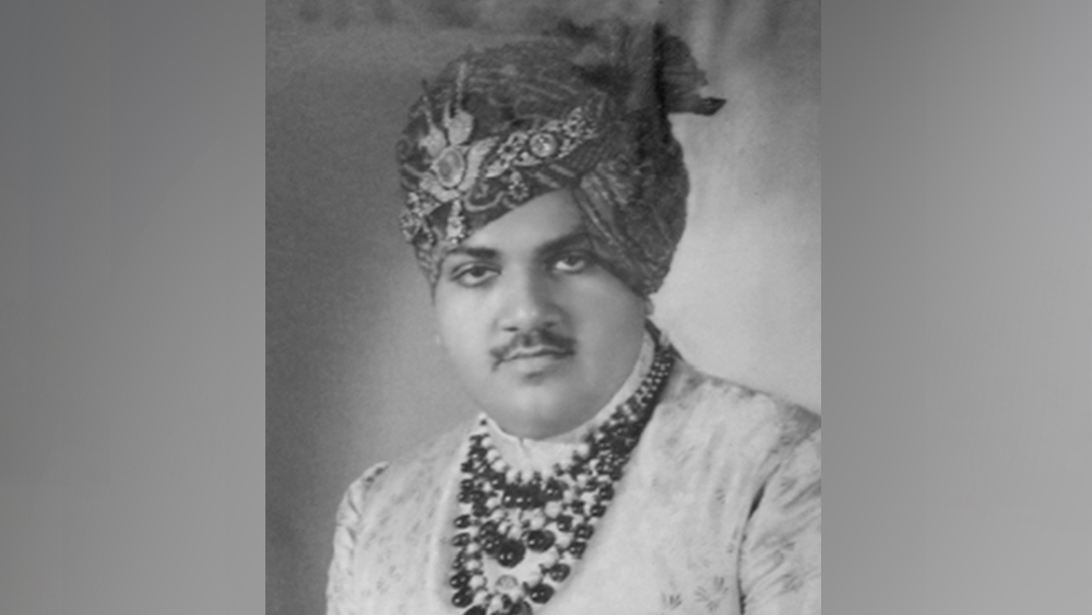 যোধপুরের বর্তমান মহারাজা দ্বিতীয় গজ সিংহ রাজা হয়েছিলেন মাত্র ৪ বছর বয়সে। তাঁর বাবা মহারাজা হনবন্ত সিংহ ক্ষমতায় ছিলেন ১৯৪৭ থেকে ১৯৪৯, মাত্র ২ বছর। স্ত্রী রাজমাতা কৃষ্ণকুমারীর সঙ্গে তাঁর বিচ্ছেদ হয়ে গিয়েছিল। কারণ এক স্কটিশ নার্সের প্রেমে পড়েছিলেন দক্ষ পোলো খেলোয়াড় হনবন্ত সিংহ। পরে সেই সম্পর্ক ভেঙে তিনি নতুন প্রেমে জড়িয়ে পড়েন তৎকালীন বিখ্যাত অভিনেত্রী জুবেইদার সঙ্গে।