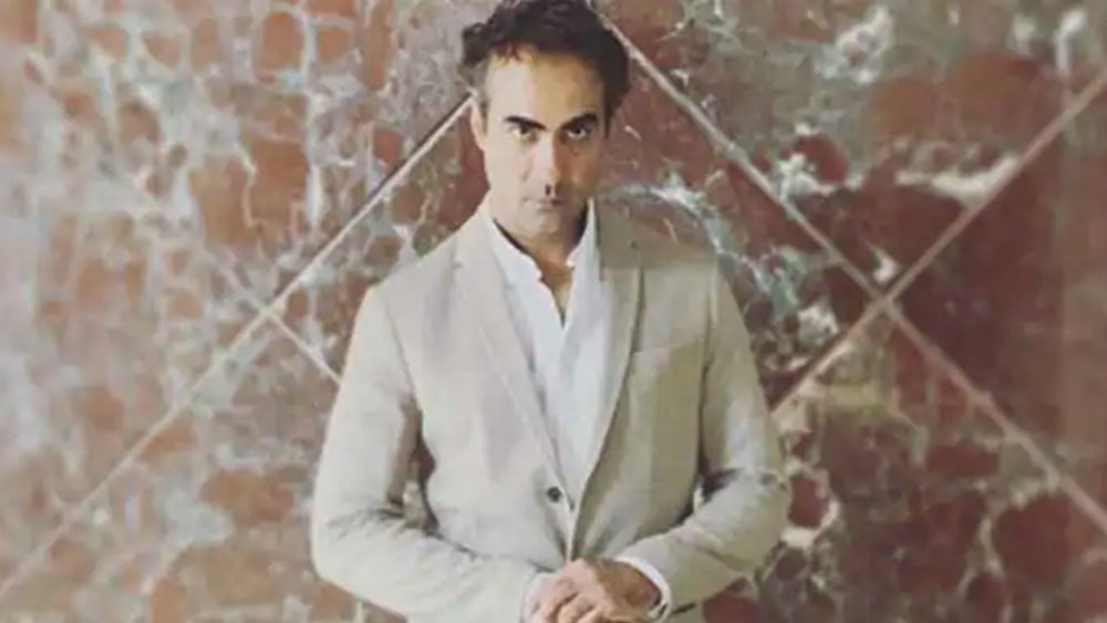 রণবীর চেয়েছিলেন ফিল্মমেকার হতে। কেরিয়ারের শুরুতে প্রচুর স্ট্রাগল করতে হয়েছে তাঁকে। এমনও হয়েছে সেটে গিয়ে সারা দিন বসে থেকে বাড়ি ফিরেছেন। তাঁকে কোনও কাজ দেওয়া হয়নি।