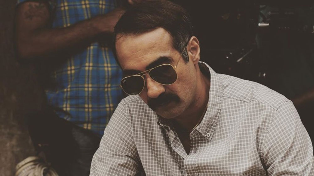 তার পর বেশ কিছু শো-এ সেগমন্ট ডিরেক্টরের কাজ করেছেন। কিন্তু আশানুরূপ উপার্জন করতে পারছিলেন না তিনি। তার পরই ২০০২ সালে তাঁর অভিনয়ে আসা।