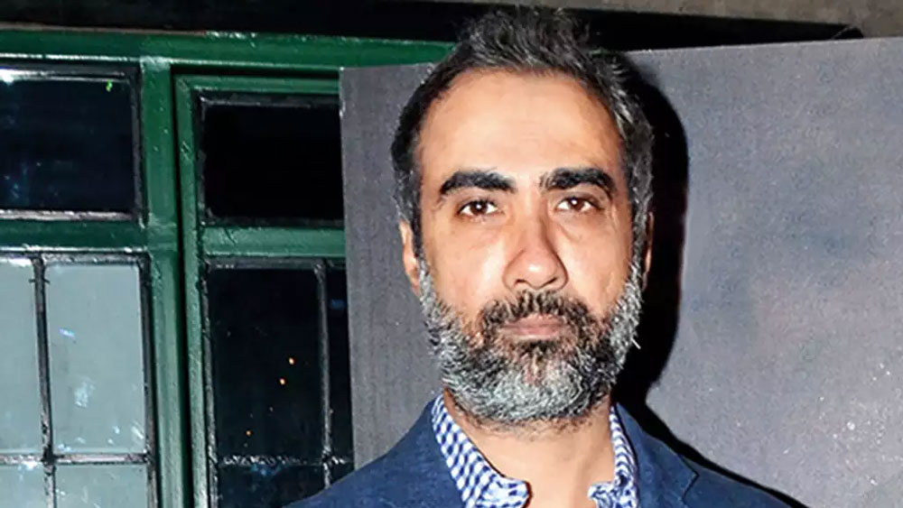 ২০০২ সালে মনিষা কৈরালার বিপরীতে ডেবিউ করেন তিনি। ফিল্মের নাম ছিল ‘এক ছোটিসি লভ স্টোরি’। ২০০৩ সালে তাঁর পরবর্তী ছবি ‘জিসম’ সুপারহিট হয়। কিন্তু এই ফিল্মে খুব ছোট একটি চরিত্রে অভিনয় করেছিলেন রণবীর। তাই সে ভাবে নজরে পড়েননি।