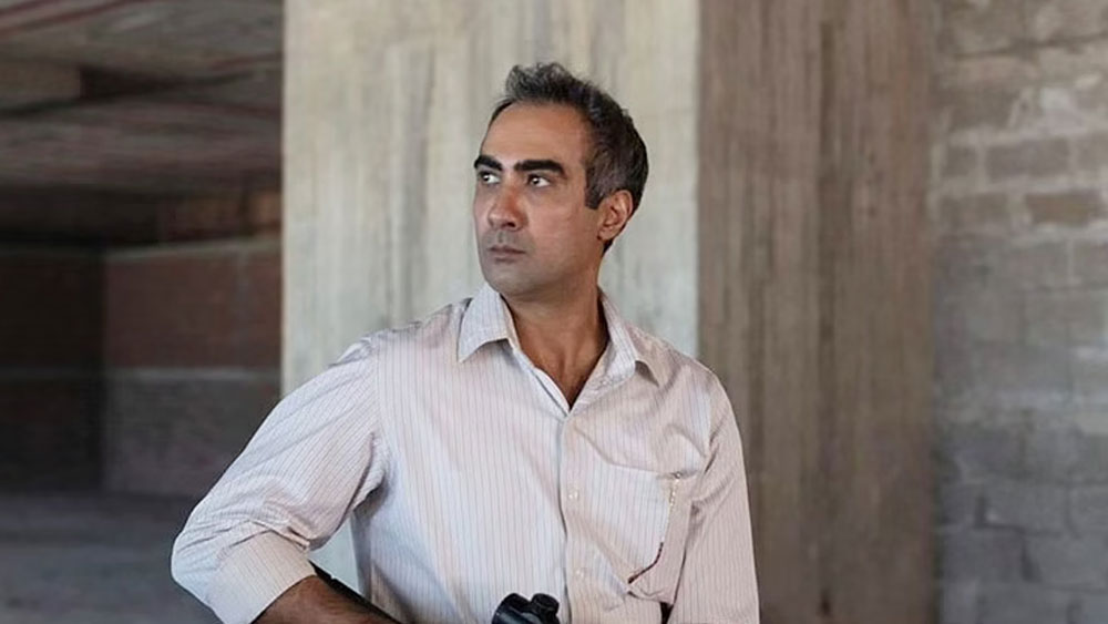 তবে বরাবারই বলিউডের কমার্শিয়াল ফিল্মে তেমন অভিনয়ের সুযোগ তাঁর কাছে আসেনি। বরং সমান্তরাল ফিল্মের জনপ্রিয় অভিনেতা হয়ে উঠেছেন তিনি।