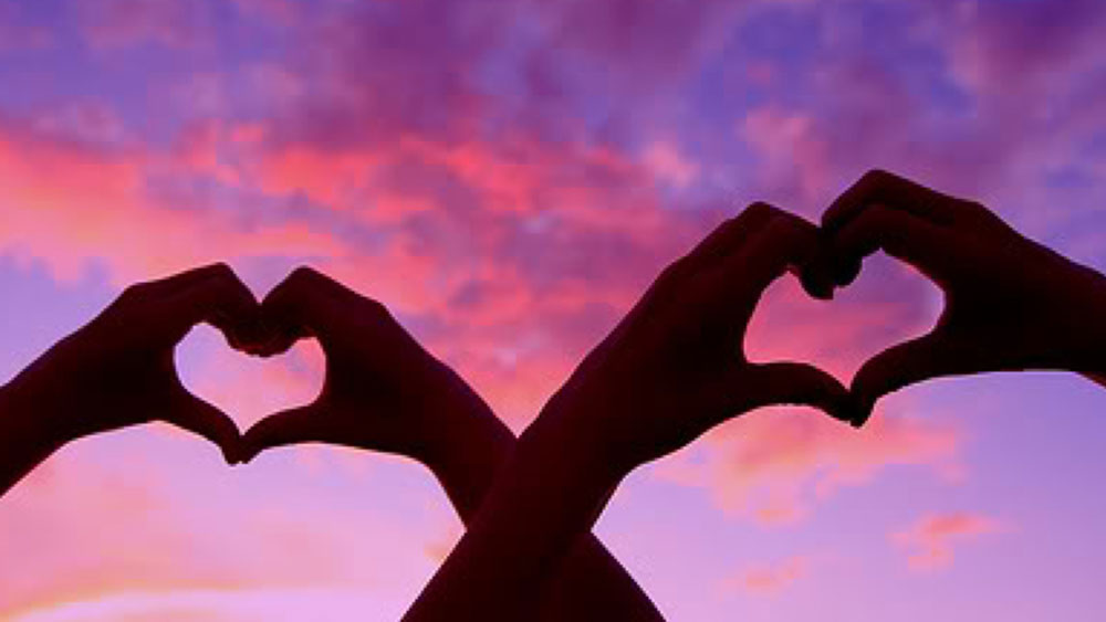 শুনতে আজগুবি হলেও ঘটনা কিন্তু পুরোদস্তুর সত্যি। ঠিক এই রকমই কাণ্ড করে বসেছেন ৫ জুটি। চুটিয়ে সংসারও করছেন তাঁরা।