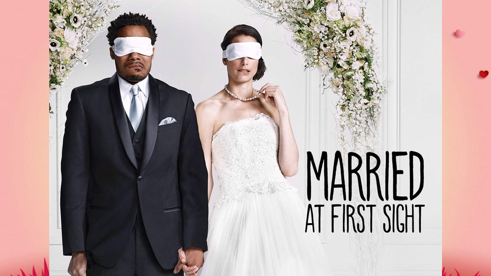 যার নামই হল ‘ম্যারেড অ্যাট ফার্স্ট সাইট’ অর্থাৎ প্রথম দেখাতেই বিয়ে। তাঁরা প্রত্যেকেই ছিলেন এই রিয়েলিটি শো-এর প্রতিযোগী। শো-এ অংশ নিয়েছিলেন নিজেদের জীবনসঙ্গীকে বেছে নেওয়ার জন্যই।