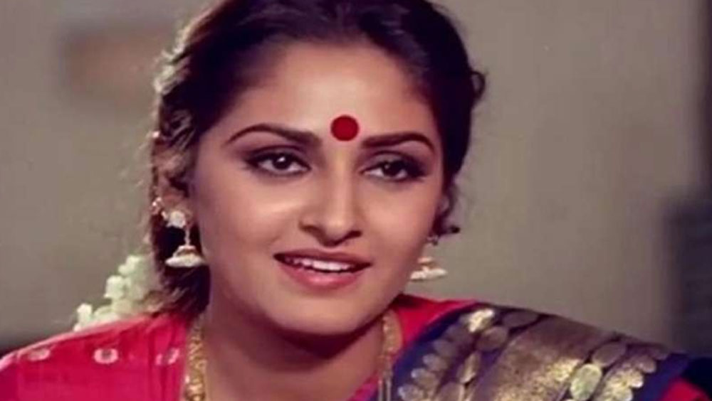 কপিল শর্মা শো-এ রাজ বব্বরের সঙ্গে বিশেষ অতিথি হয়ে এসেছিলেন জয়প্রদা। বহু বছর পর একসঙ্গে তাঁদের পর্দায় দেখা যাবে।