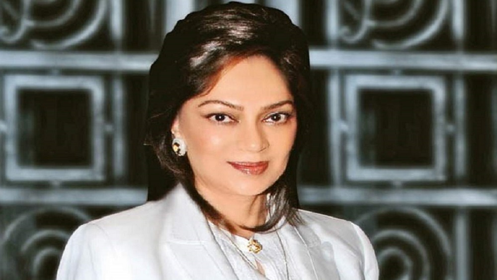 তবে নিজের অনুষ্ঠানে পটৌডি দম্পতিকে ডাকা নিয়ে সিমির সাফ জবাব, ‘‘অনেক দিন পর পুরনো বন্ধুদের সঙ্গে দেখা হল। কত কথা জমে ছিল। তবে মনসুর একটুও পাল্টায়নি। তবে আগের চেয়ে আরও অনেক পরিণত ও। যুক্তি দিয়ে সব কিছু ভাবতে শিখেছে। মানুষ হিসেবে অত্যন্ত সৎ ও। এখনও শর্মিলার প্রতি সেই ভালবাসাটা ধরে রেখেছে।’’