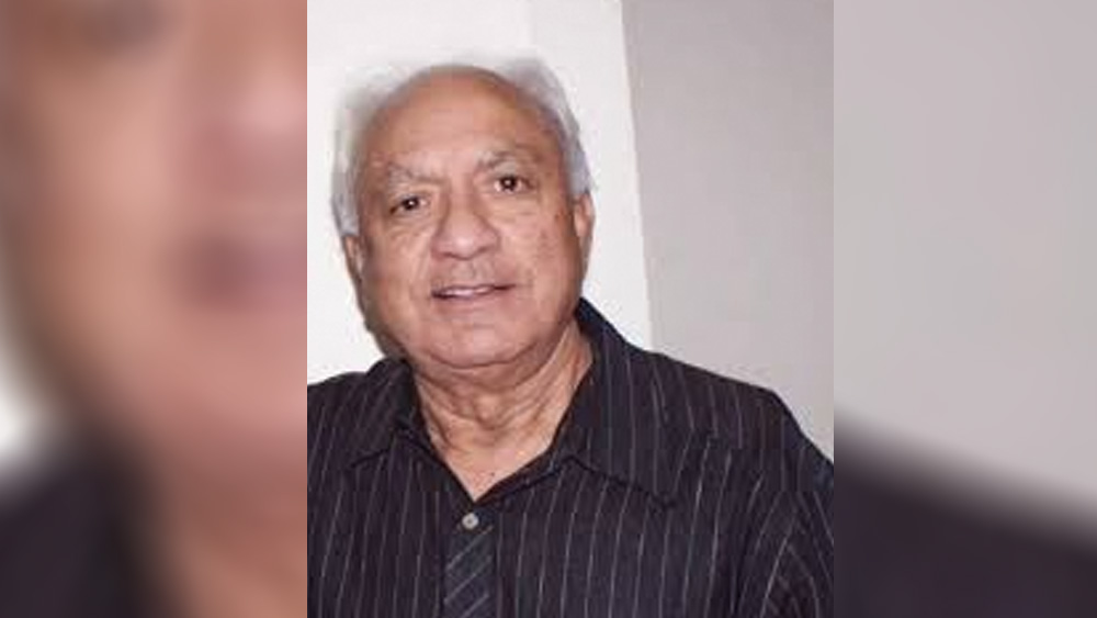 রোহিতের বাবা মোহনকুমার ছিলেন বলিউডের নামী প্রযোজক, পরিচালক এবং লেখক। ইংরেজি বর্ণমালার ‘এ’ অক্ষর ছিল তাঁর খুব পছন্দের। বেশির ভাগে ছবির নামকরণ করতেন ‘এ’ দিয়েই।